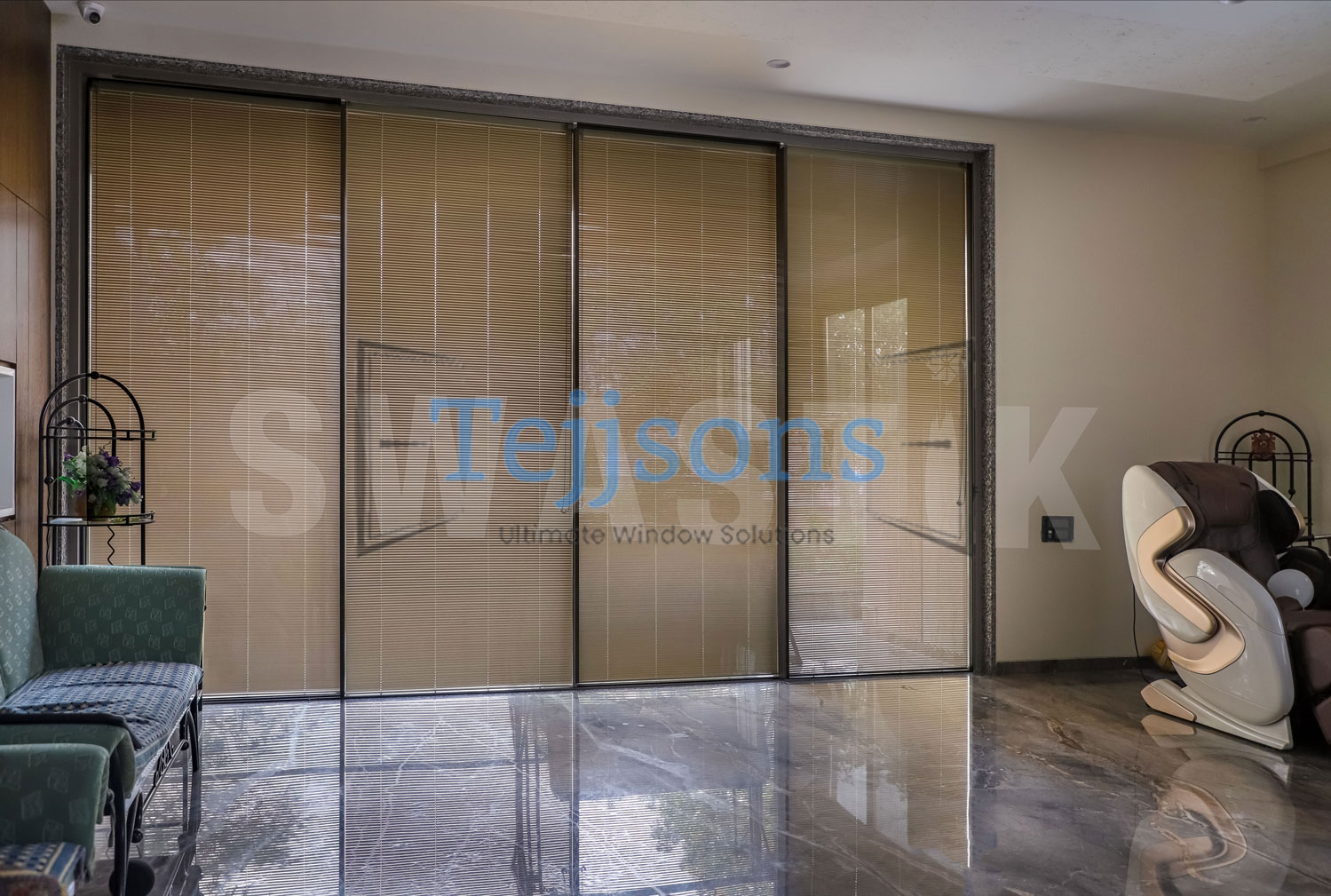 Sliding glass doors with integrated blinds