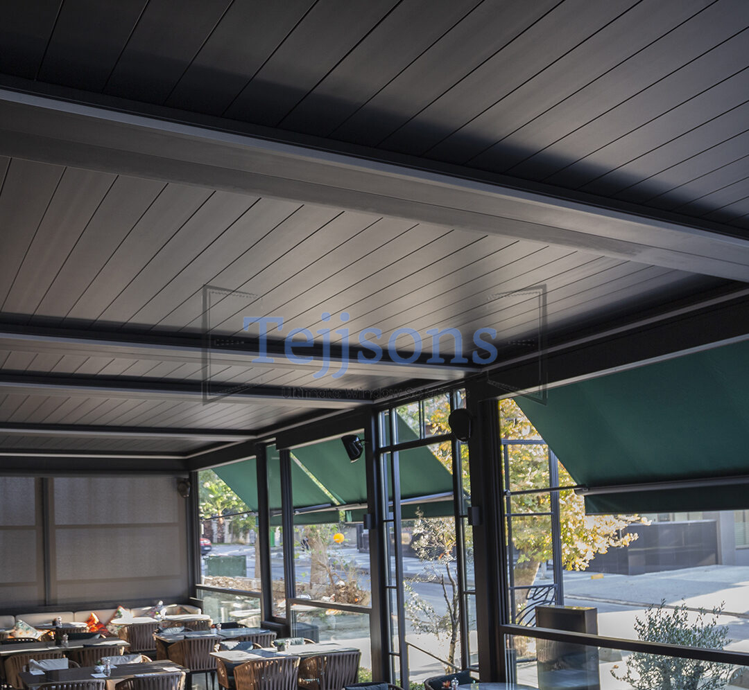 Bioclimatic pergola with retractable louver roof and side shading