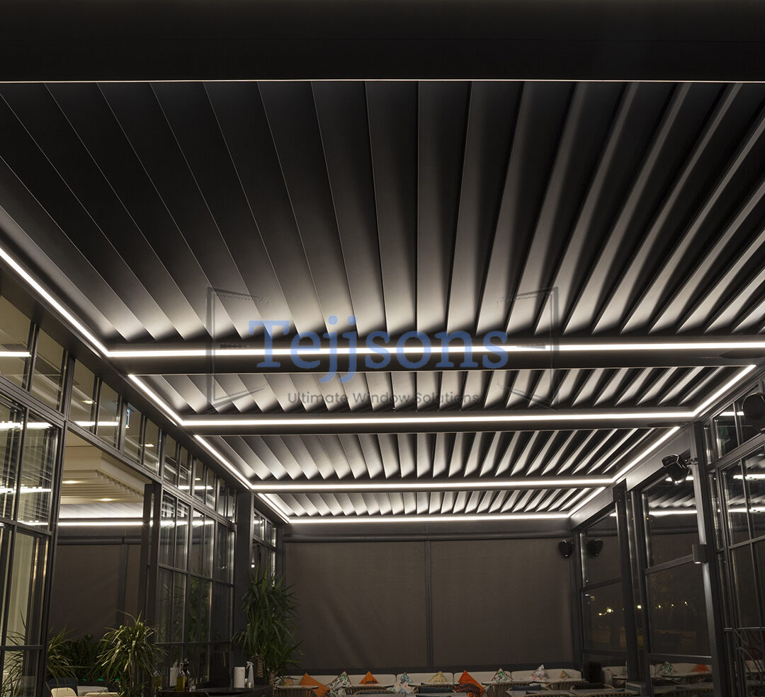 Bioclimatic pergola with LED lighting and louvered roof